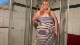 bigsexylove – Mein erstes Mal unter der Dusche mit SB!!!