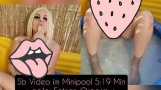 Platin-Queen – Orgasmus-Pussyfotze und XXL Titten im Minipool